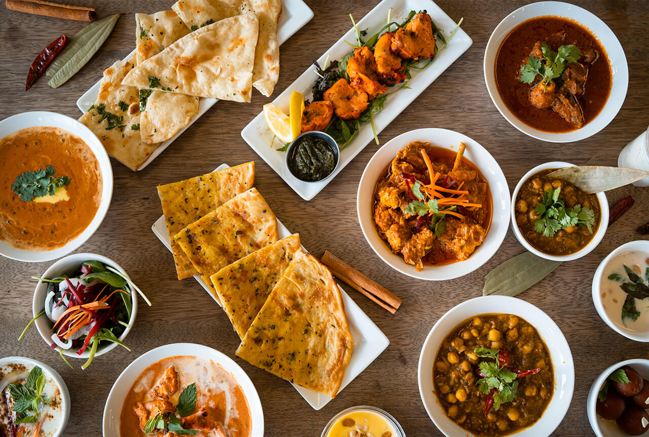 Sélection de plats indiens variés de la carte Namaste India à Liège